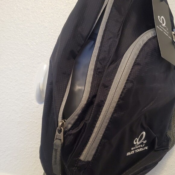 Waterfly Sling Pack - Black Gray Adjustable Strap Pockets Zippered NWT - Picture 15 of 16